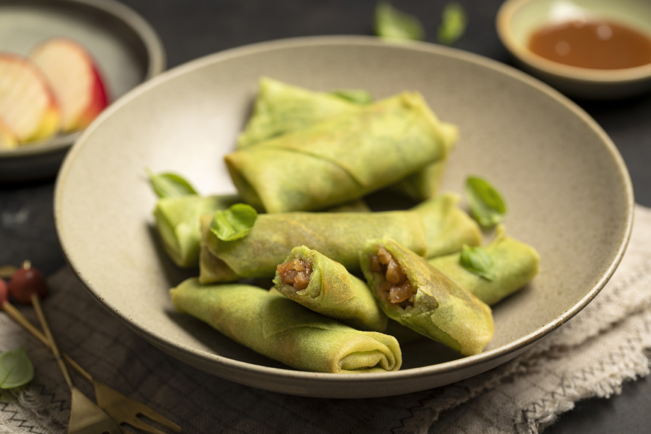 Apple spring rolls