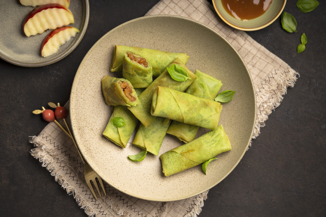 Apple spring rolls