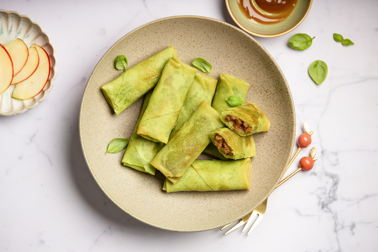 Apple spring rolls